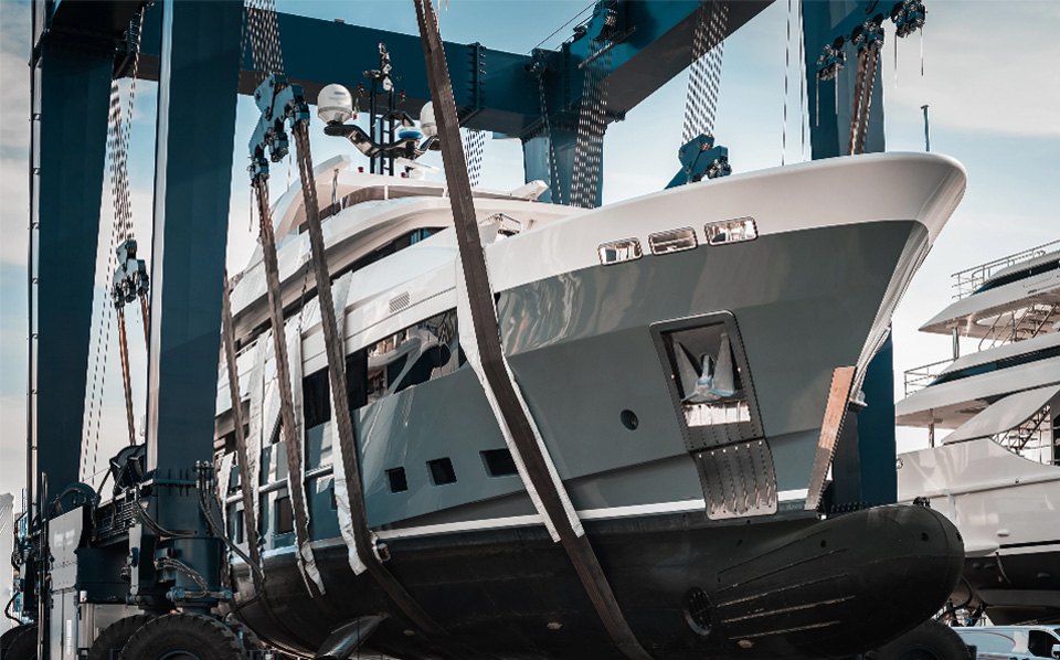 Η εταιρεία NAUTILUS έχει αναπτύξει ένα εξειδικευμένο τμήμα πωλήσεων που αναλαμβάνει MEGAYACHT - SUPERYACHT