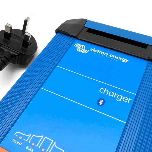 Φορτιστής Μπαταρίας 12V 20A 3 Εξόδων, Blue Smart IP22