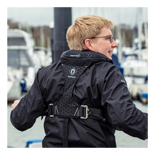 Crewfit+ 180N Pro – Αυτόματο Σωσίβιο με Ζώνη, Φως και Κουκούλα